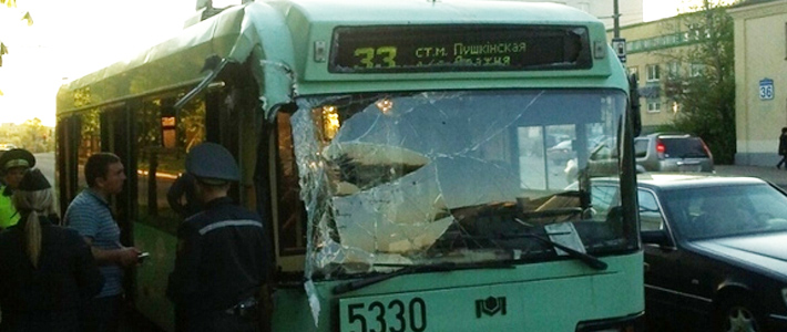 Троллейбус 33. Маршрут 33 троллейбуса. 33 троллейбус маршрут. 33 троллейбус маршрут. Троллейбус шинами шуршит.