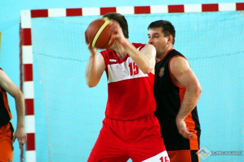 В баскетбольном турнире памяти Николая Желудкова