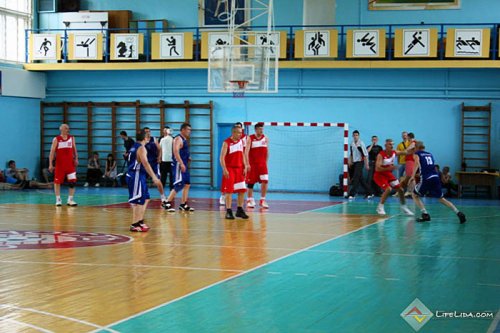 В баскетбольном турнире памяти Николая Желудкова