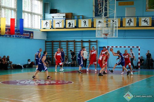 В баскетбольном турнире памяти Николая Желудкова