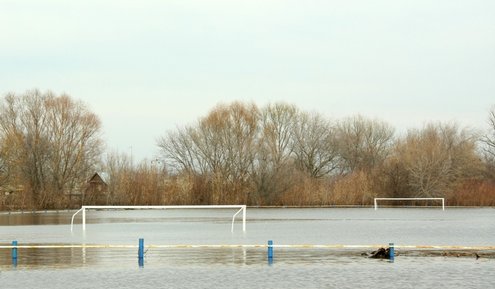 "Лида" и "Вертикаль" сыграли в футбол на болоте "Лида" и "Вертикаль" сыграли в футбол на болоте