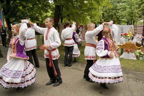 Прынясіце кветкі салдатам, што свабоду для нас здабылі…