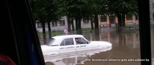 Из-за ливня в Новополоцке упала стена, а в Витебске подмыло мост