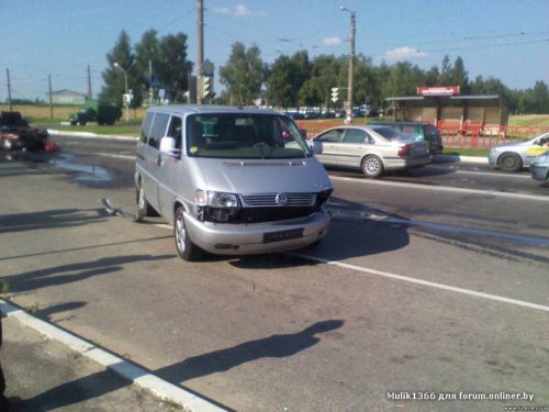 Мозырь: Ford Probe врезался в микроавтобус и загорелся