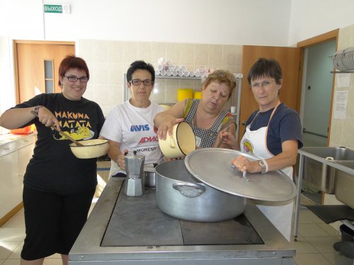 Итальянские волонтеры трудятся в Лиозно