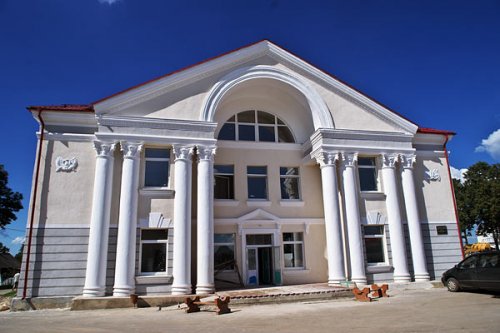 В Лиозно к «Дажынкам» срубили «пальмы» и посадили туи