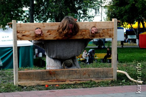 День города-2011. Слуцкие рыцари развернули лагерь возле ГДК