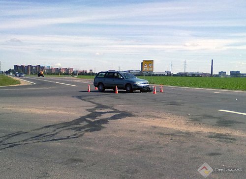 "Фольксваген" не уступил дорогу ...