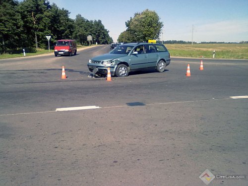 "Фольксваген" не уступил дорогу ...