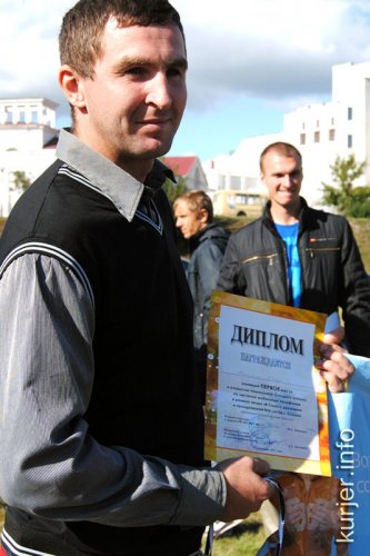 Метнул мобильник дальше всех – выиграл новый