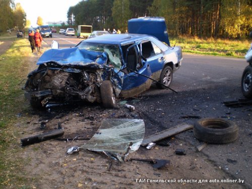 В Мозырском районе водитель Mercedes погиб при лобовом столкновении