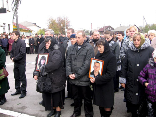 В Пинске почтили память погибших при взрыве в СООО «Пинскдрев-ДСП»