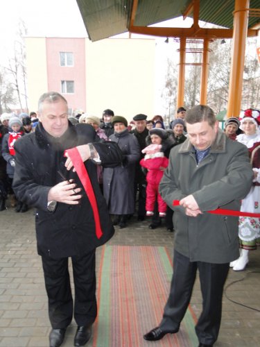 12 ноября состоялось открытие автостанции и магазина «Искра» в микрорайоне Школьный