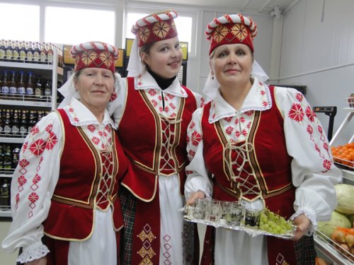 12 ноября состоялось открытие автостанции и магазина «Искра» в микрорайоне Школьный