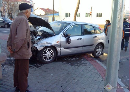 Авария на перекрестке победы Победы и улицы ...