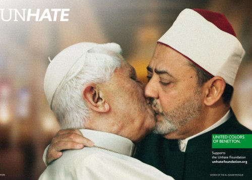 Benetton отзывает рекламный поцелуй Папы Римского с имамом (ФОТО)