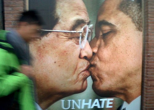 Benetton отзывает рекламный поцелуй Папы Римского с имамом (ФОТО)