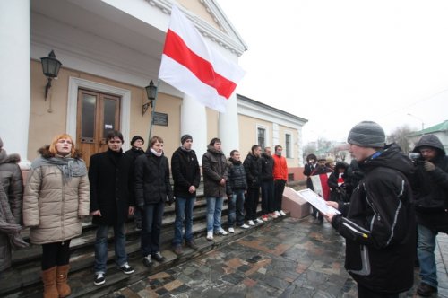 Маладафронтаўцы прынялі прысягу ў Дзень герояў (фота)