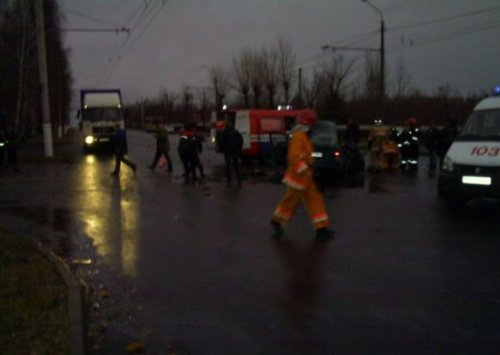 Утренняя авария на проспекте Шмидта: женщина оказалась зажата в автомобиле