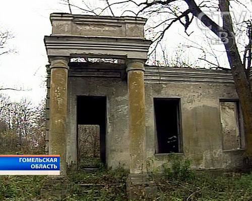 В усадьбе Ястржембских XIX века на Гомельщине живут свиньи (фото) В усадьбе Ястржембских XIX века на Гомельщине живут свиньи (фото)