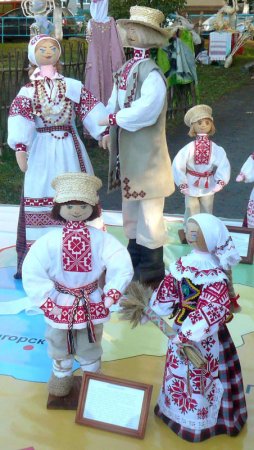 Майстры рэгіёна узнавілі адзенне нашых продкау