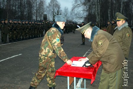 Молодые бойцы приняли присягу