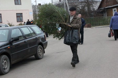 Новогодний базар пестрит разнообразием