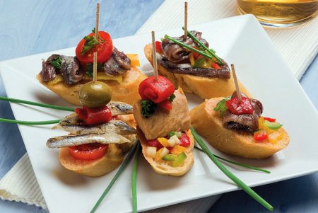 Как накрыть новогодний стол на 100 тысяч рублей