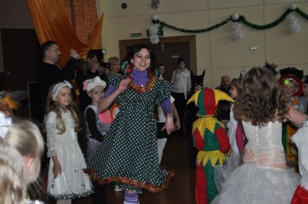 Слонимские артисты дарят праздник детворе