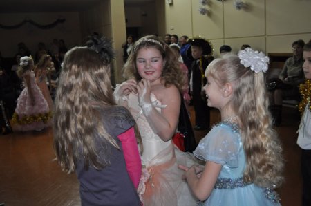 Слонимские артисты дарят праздник детворе