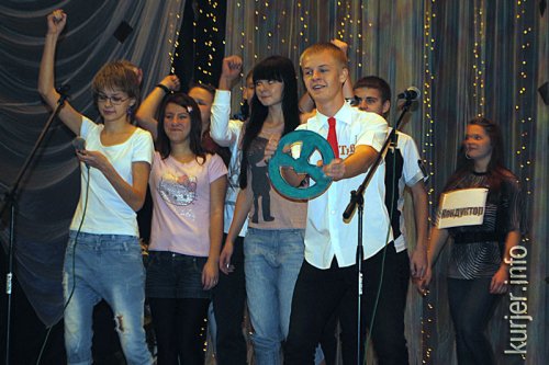 Десять команд КВН вышли в полуфинал