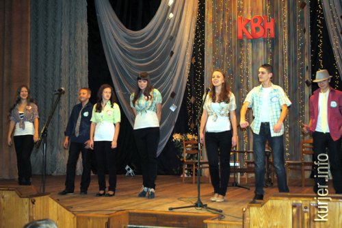 Десять команд КВН вышли в полуфинал