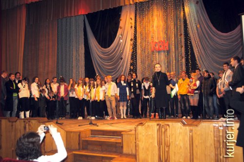 Десять команд КВН вышли в полуфинал