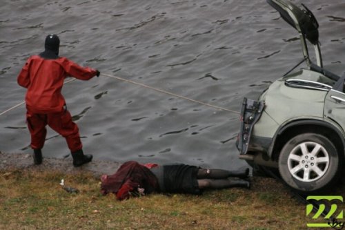 Хонда вылетела с моста. Водолазы ищут тела пассажиров