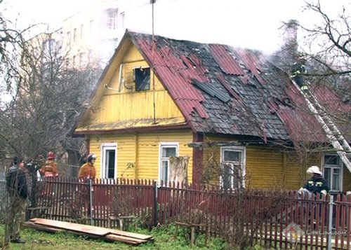 Пожар в доме на проспекте Победы (фото)