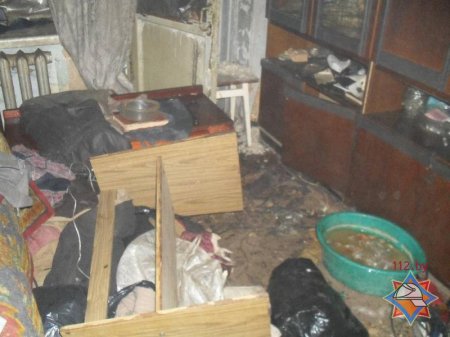 На пожаре в Бобруйске работники МЧС вынесли из огня женщину