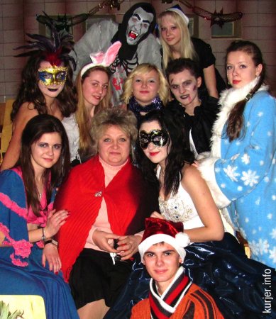 На школьном маскараде лучшим стал граф Дракула (фото)