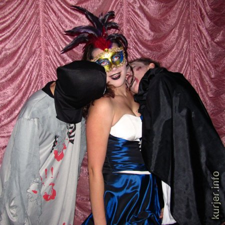 На школьном маскараде лучшим стал граф Дракула (фото)