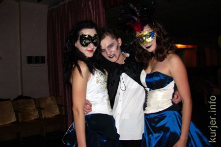 На школьном маскараде лучшим стал граф Дракула (фото)