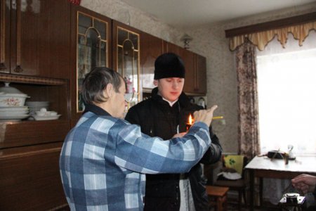 Вифлеемский огонь зажёгся в домах