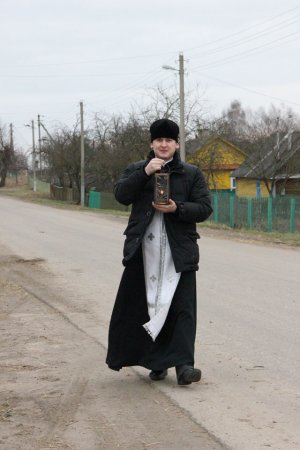 Вифлеемский огонь зажёгся в домах