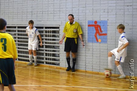 В Слуцке проходит большой рожественский турнир по мини-футболу