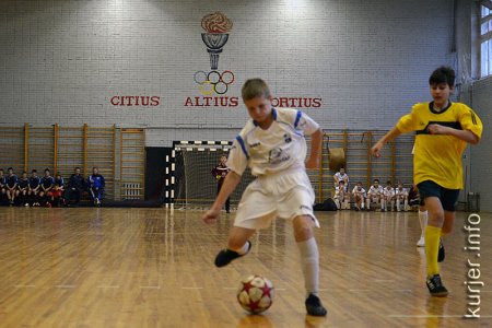 В Слуцке проходит большой рожественский турнир по мини-футболу