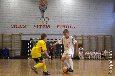 В Слуцке проходит большой рожественский турнир по мини-футболу