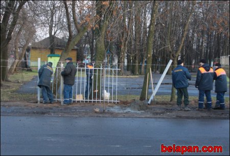Бобруйск ждет Лукашенко. В городе красят заборы и фасады