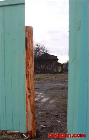 Бобруйск ждет Лукашенко. В городе красят заборы и фасады
