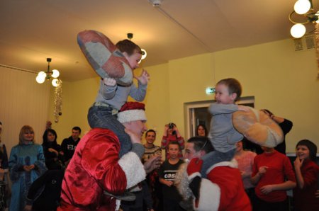 Байкеры устроили праздник для детей