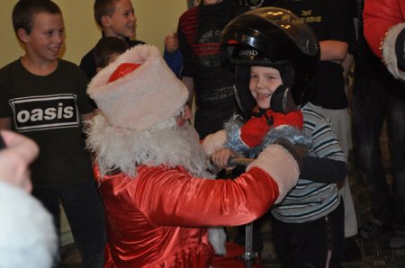 Байкеры устроили праздник для детейс (ВИДЕО)