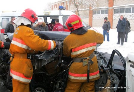 В Пинске и Пинском районе два Volkswagen выехали на встречную полосу — под грузовик и трактор