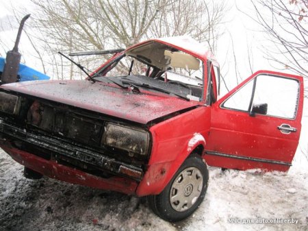 В Пинске и Пинском районе два Volkswagen выехали на встречную полосу — под грузовик и трактор